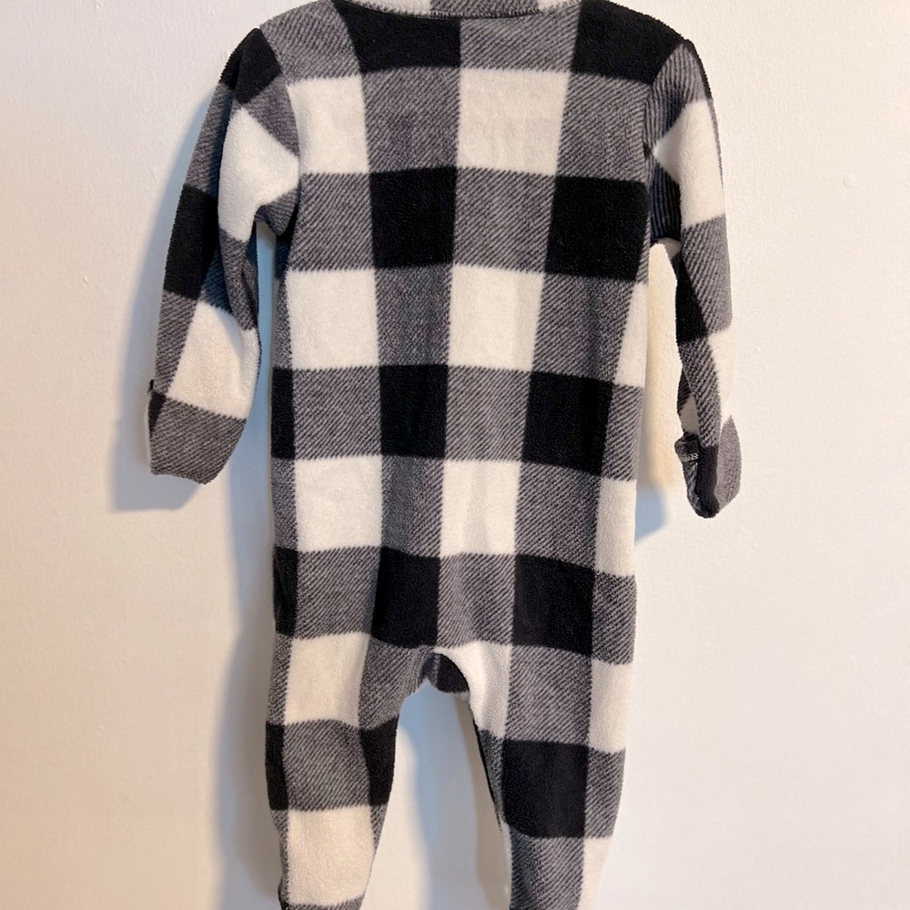 Old Navy Fleece Black and White Checkered Sleeper|Size:3-6months/6-9months - Picture 10 of 14